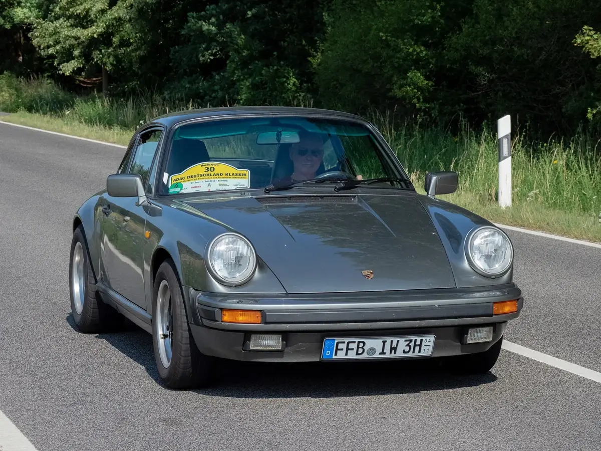 A Porsche 911 Carrera 3.2 coupe