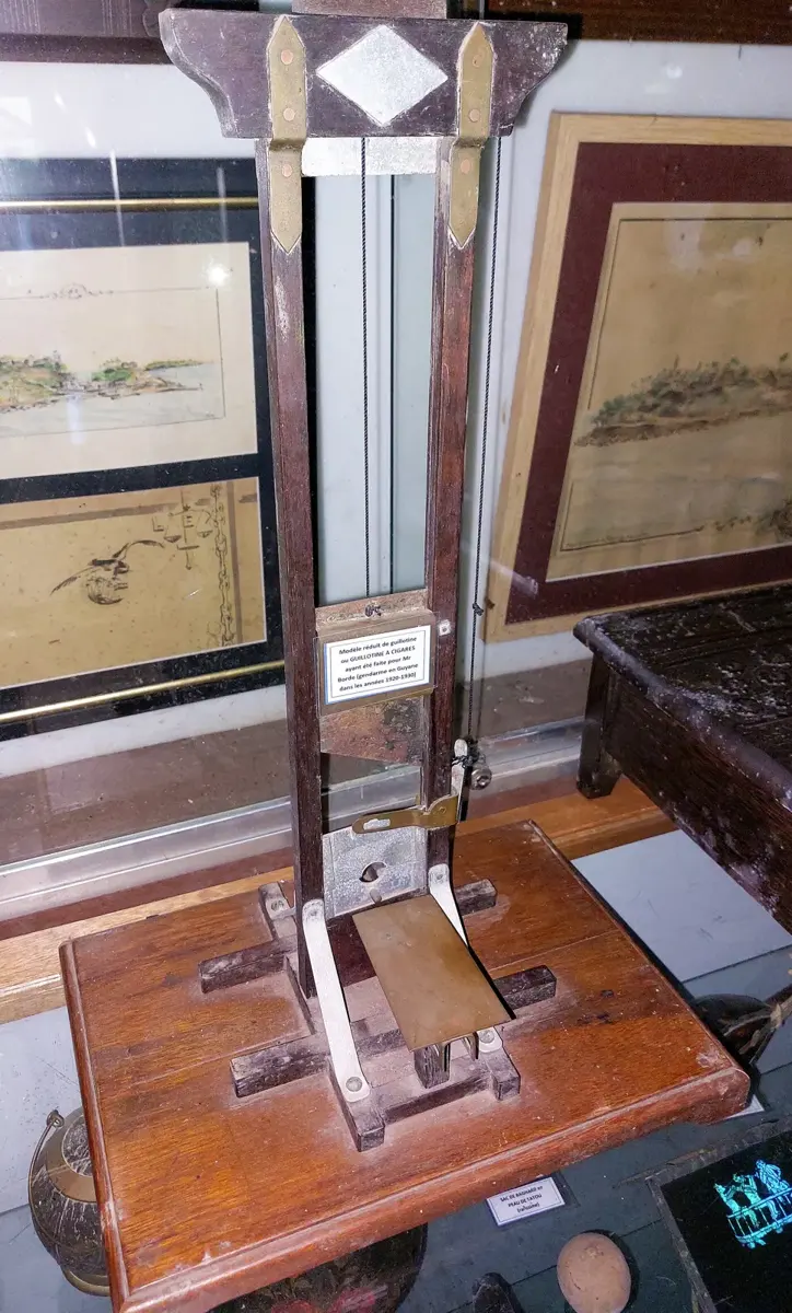 A table-mounted guillotine cigar cutter