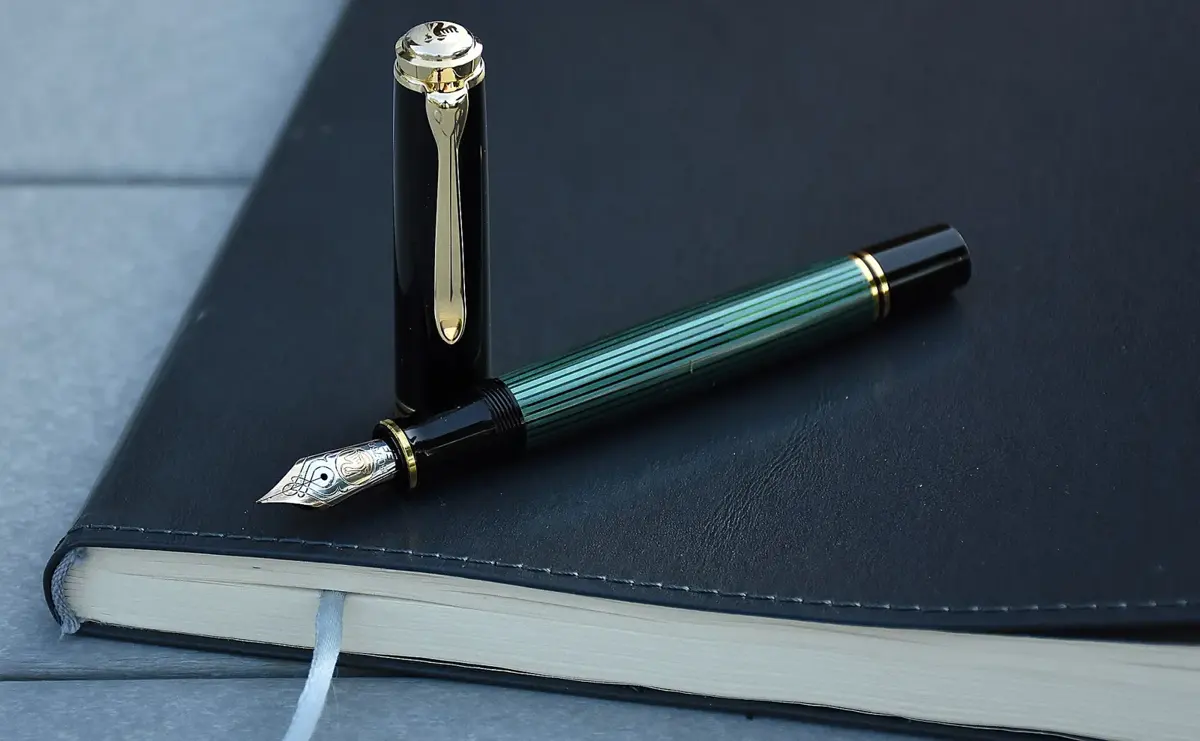 A Pelikan Souverän M800 fountain pen with green striped barrel